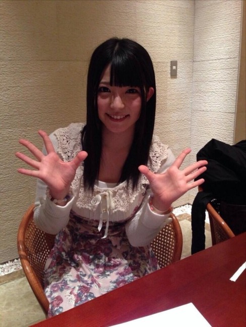 AV女優 上原亜衣がバスガイド姿で童貞君を卒業させてるエロ画像まとめ 20