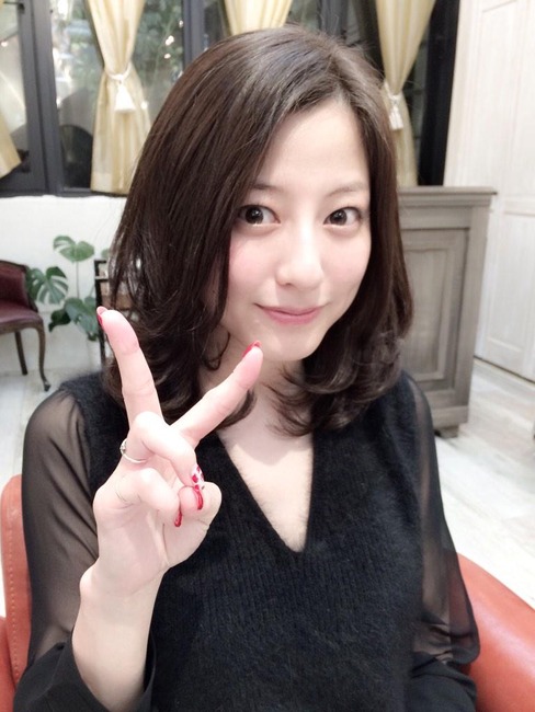 杉本有美がセミヌードになってるエロ画像 16