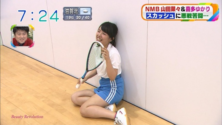 NMB48山田菜々がスカッシュでアンスコパンチラしてるエロキャプ画像 18