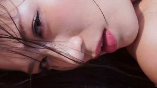 高野人母美の乳首がもう少しで見えそう 30
