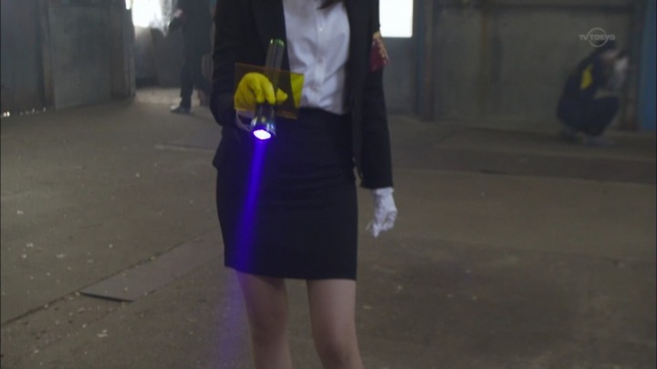 佐藤めぐみ 女優がスーツ姿でパンチラしてるエロ画像 3