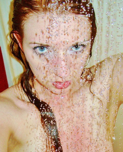 少し濡れてる感じの外国人の体がエロい画像 15