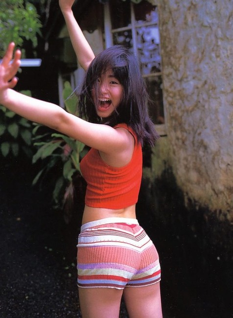 ホットパンツ履いて寝転がってる女の子を犯したくなるエロ画像など35枚 5