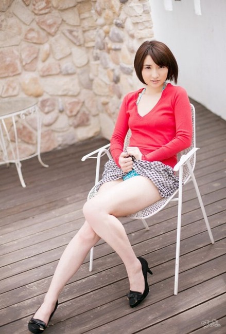 尾崎ナナのOLスーツコスプレがエロい画像70枚 37