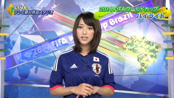 竹内由恵女子アナウンサーのサッカー日本代表コスプレが可愛い 18