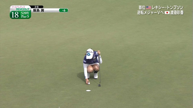 しゃがみパンチラしてる女子プロゴルフ 21