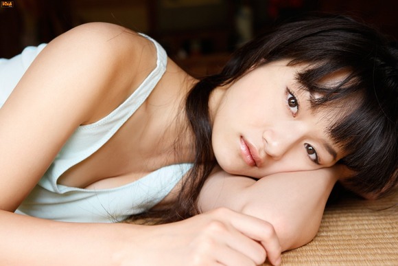 ムチムチ感がエロいグラビアアイドルのビキニ・水着画像40枚 36