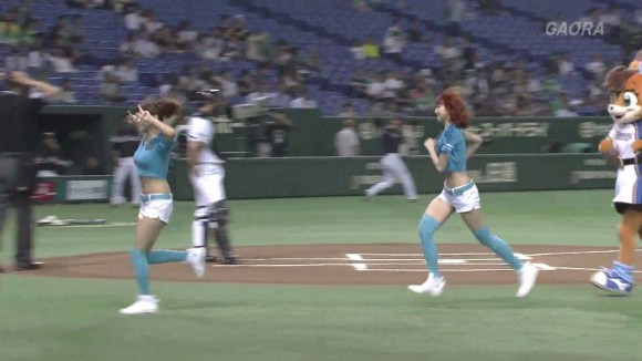 台湾ウェザーガールズの始球式がエロい画像30枚 30
