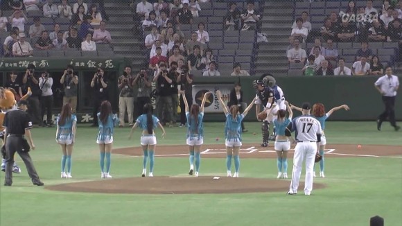 台湾ウェザーガールズの始球式がエロい画像30枚 24