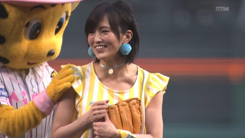 NMB48さや姉が始球式で足を上げてパンチラ　画像 3