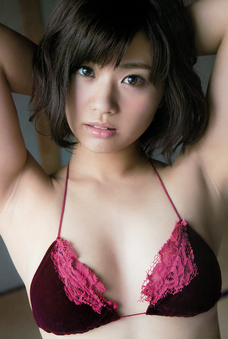 安枝瞳の乳首がもう少しで見えそうなエロ画像 11