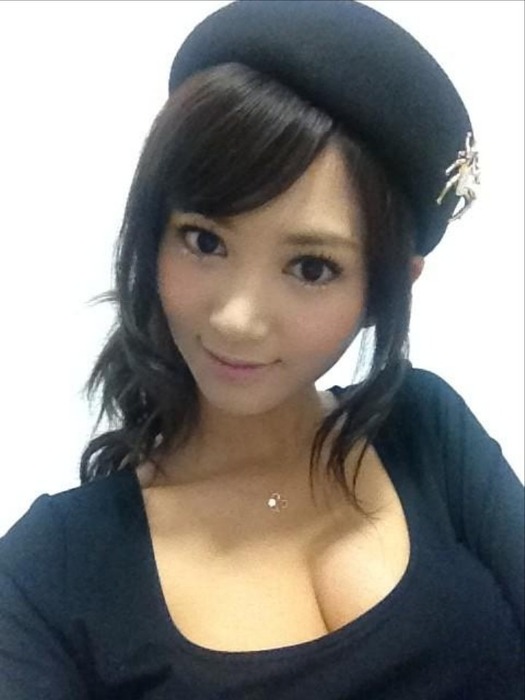 麻生希　EカップAV女優の自撮りエロ写メ、図書館でセックスしてるエロ画像 4