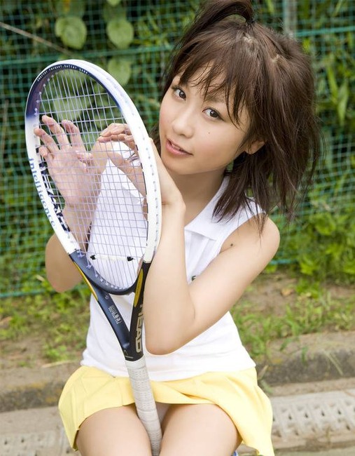 テニスウェアでパンチラしてる女の子のエロ画像30枚 31