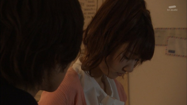 AKB48柏木由紀のドレス姿で胸チラしてるエロキャプ画像 6