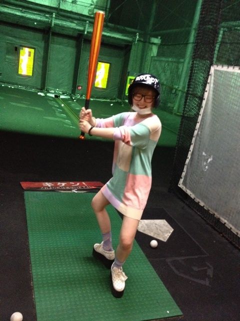 【画像】女の子にバット持たせてみた結果wwwww 11