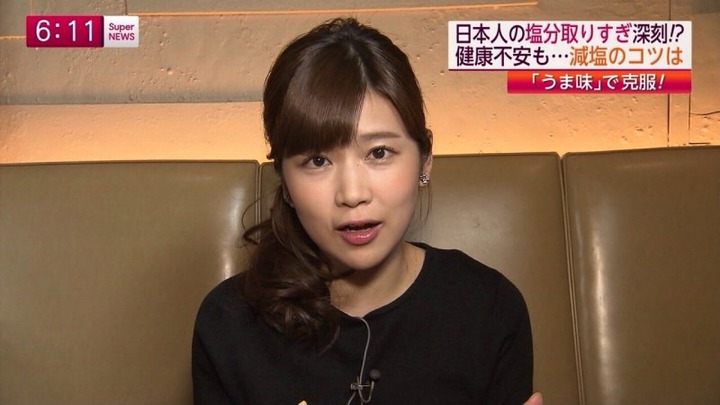 女子アナ・アイドルの抜けるパンチラや胸チラ画像まとめ100枚 52
