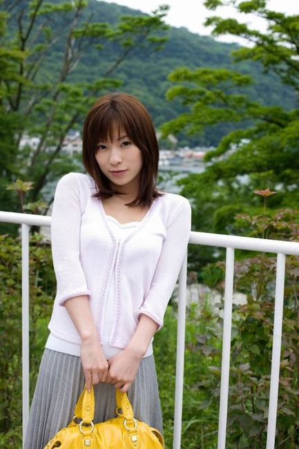 かすみ果穂　AV女優が紫下着の上からオナニーしてるエロ画像40枚 30