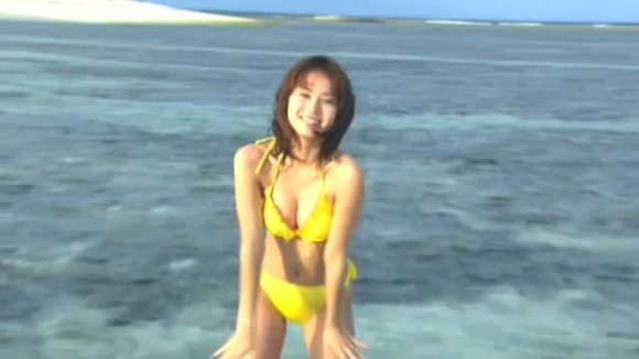 市川由衣　女優/歌手のセミヌードがエロい画像30枚 25