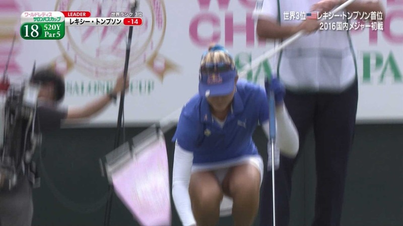 しゃがみパンチラしてる女子プロゴルフ 1