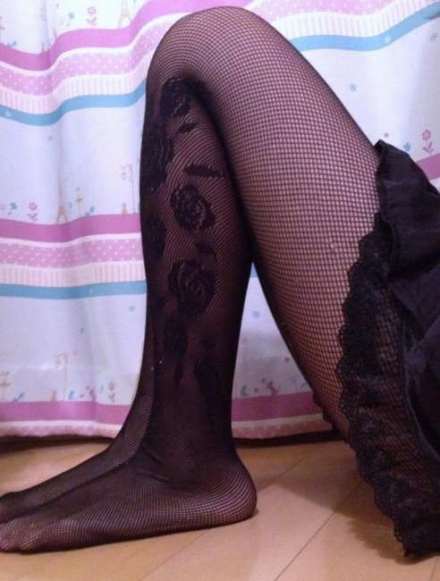 網タイツ履いてる女の子のエロ画像 17