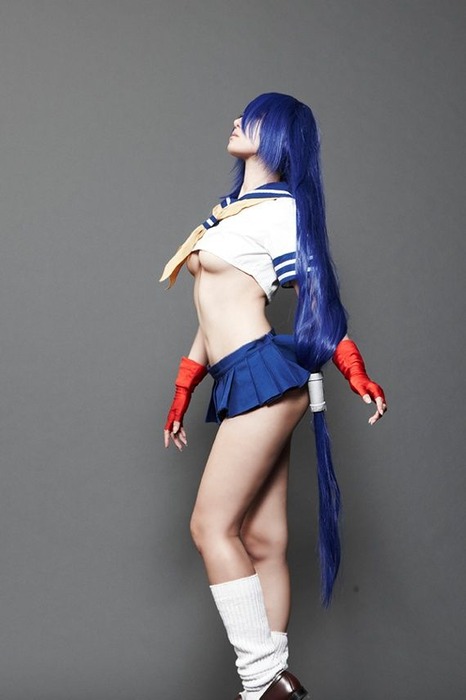 露出の激しいコスプレイヤーのエロ画像 19