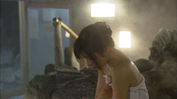 石原さとみのバスタオル姿がエロいキャプ画像 12