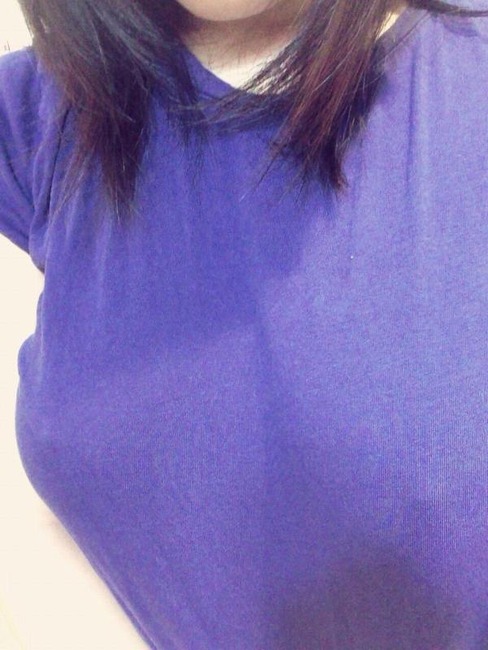 胸の膨らみがすごいお姉さんの自撮りエロ写メ・画像 24