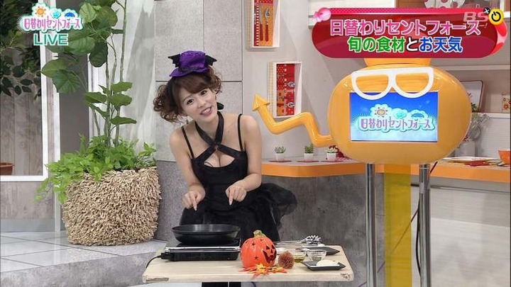 美馬怜子 お天気キャスターがハロウィンコスプレで胸の谷間を出してるエロ画像 19
