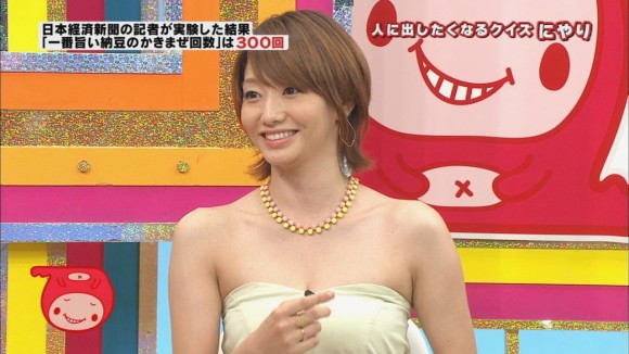 眞鍋かをりの胸の谷間や黒パンストがエロいキャプ画像30枚 4