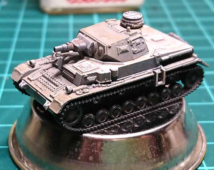 レビュー エフトイズ F Toys ワールドタンクミュージアムキット5 買って見た 号戦車ｄ型 冬季迷彩 ライトまで取り付けるのね ｗ この形なんかいい