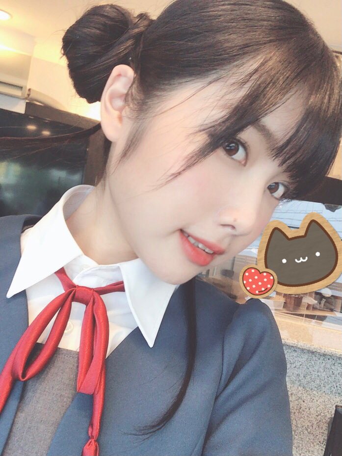 降幡の写真集で致し 相良の写真集を予約した俺氏 内田の写真集に手を伸ばしてしまう ラブライブ 声優 ラブライブ 曜ちゃんのヨーソロー 速報
