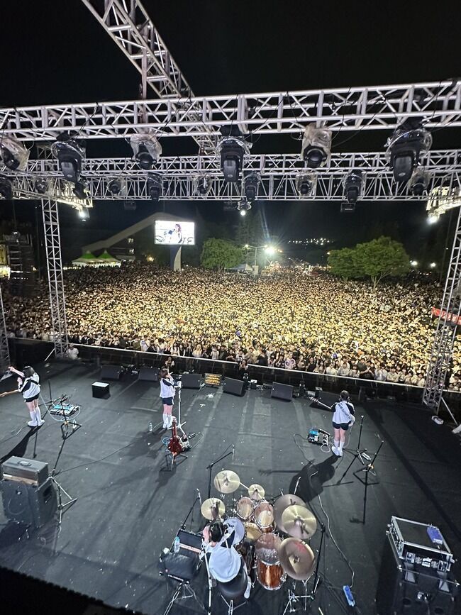 【朗報】元NMB48李始燕率いる「QWER」の人気が凄いことになっとる!!!!!