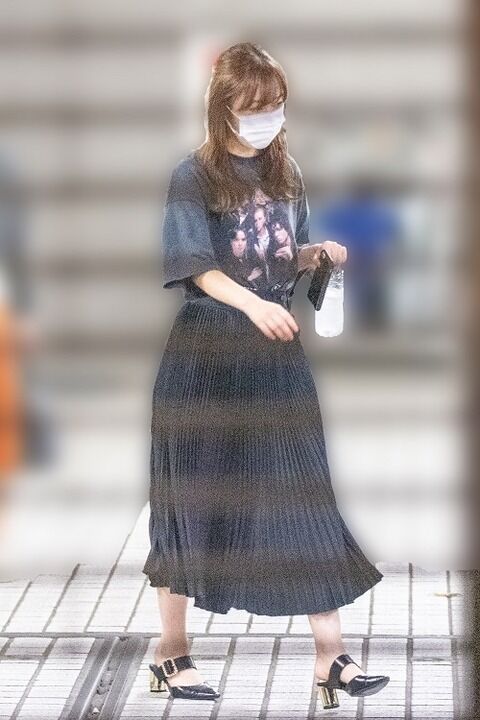 【画像】指原莉乃さん、6万円超えのTシャツをお召しになる