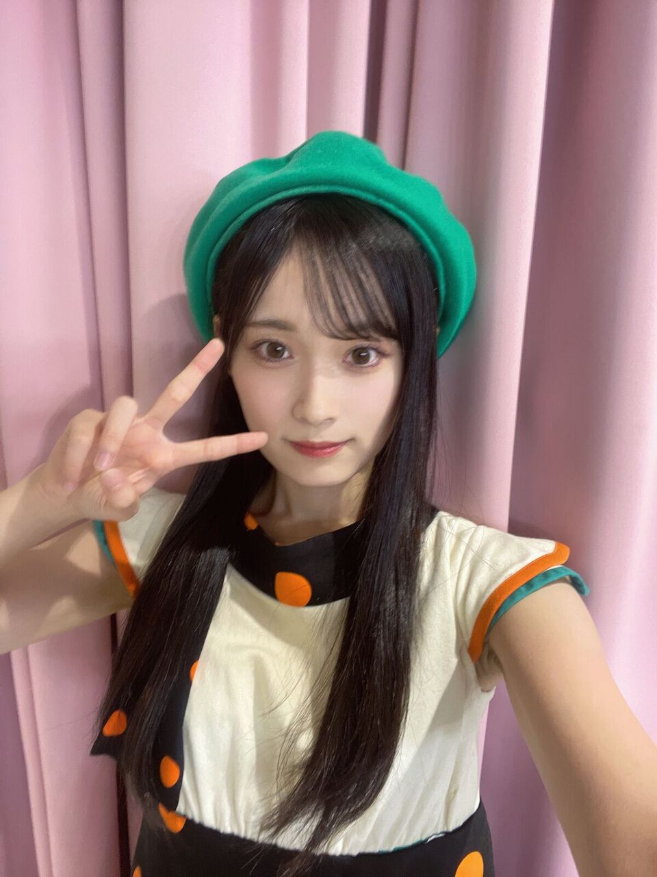 奥本カイリ(美人、ギター上手い、パフォーマンス良い、ド天然キャラ)←同期で序列が最下位…