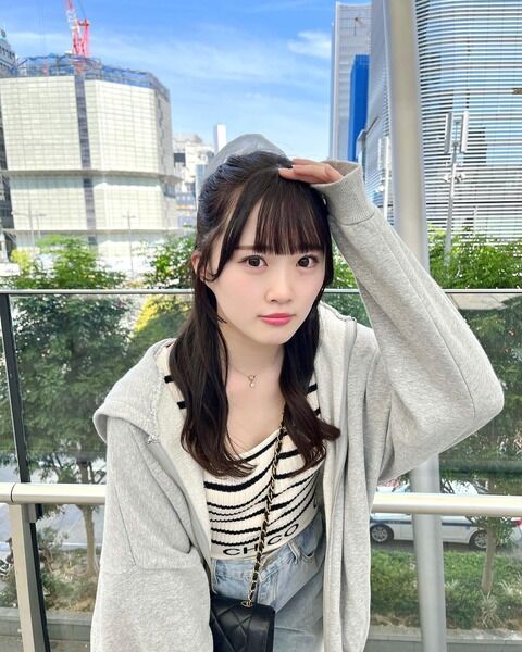 【速報】俺の涼羽が谷間見せつけてくるんやが！！