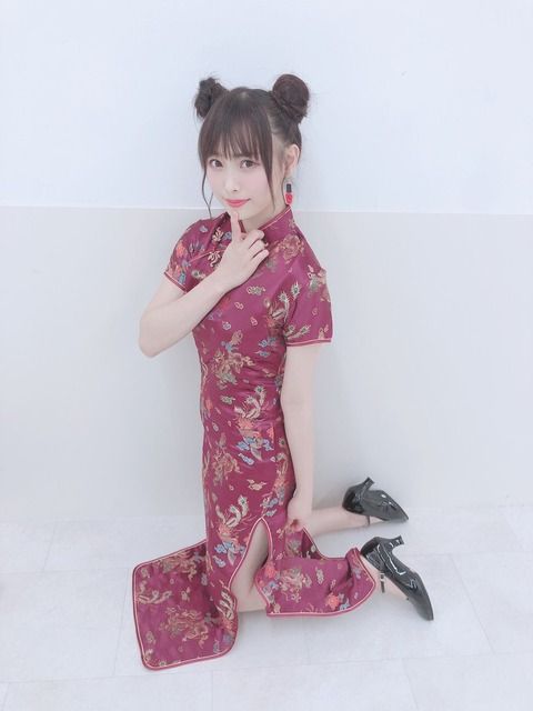 【NMB48】　チャイナドレスから白い生足を見せる妖艶セクシー梅山恋和ちゃん