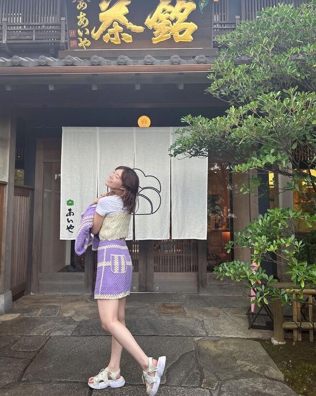 【衝撃】松井珠理奈 超ミニスカで太ももあらわな美脚コーデw【元SKE48】