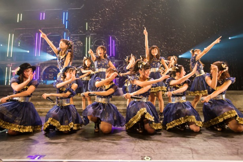【gif】現役JCアイドルがノーパンでTV出演か?マ●毛らしきものが映る放送事故wwwwwwwwwwwwwwwwwww