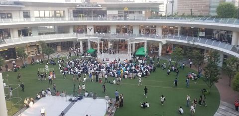 【悲報】本日のSTUラゾーナ川崎　開始1時間前なのにスカスカ　オッサン比率8割w