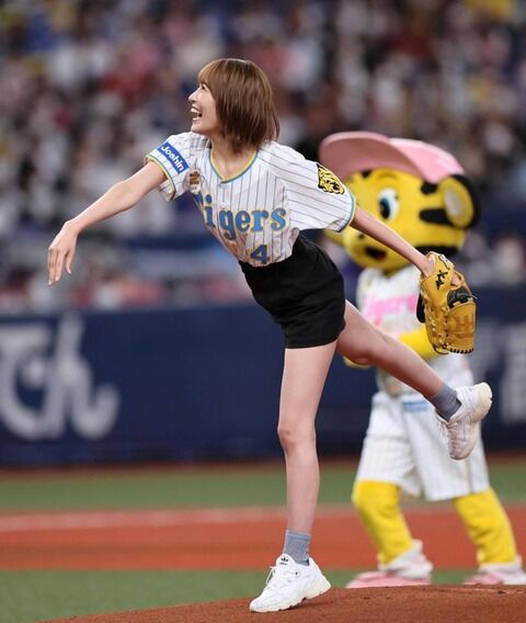 【NMB48】小嶋花梨が阪神中日戦で人生初の始球式