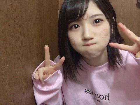 村山彩希、お姉ちゃんに顔に落書きされるw w w w w