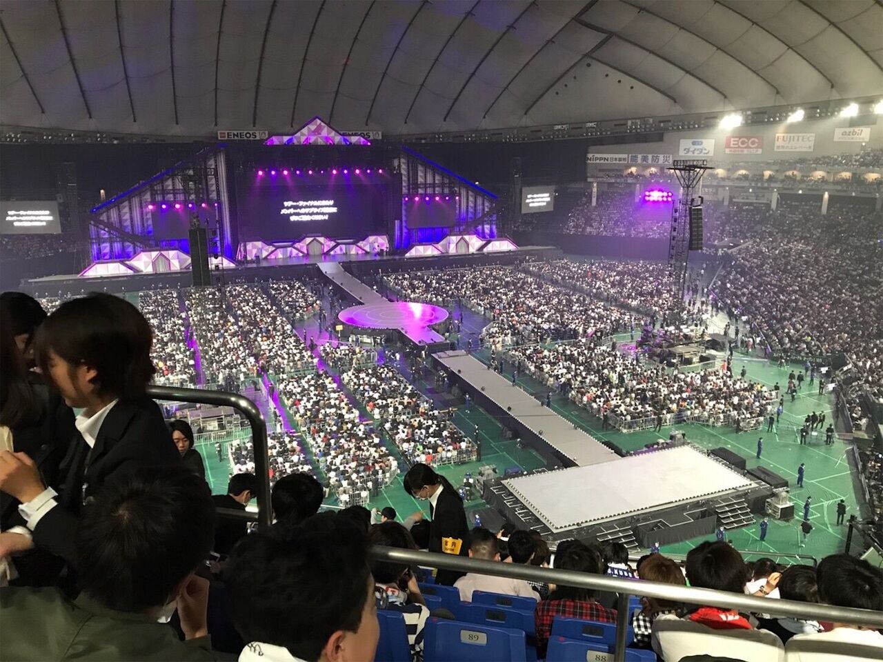 【悲報】FRUITS ZIPPER、東京ドームが暗幕と花道で動員数を水増しした可能性が浮上