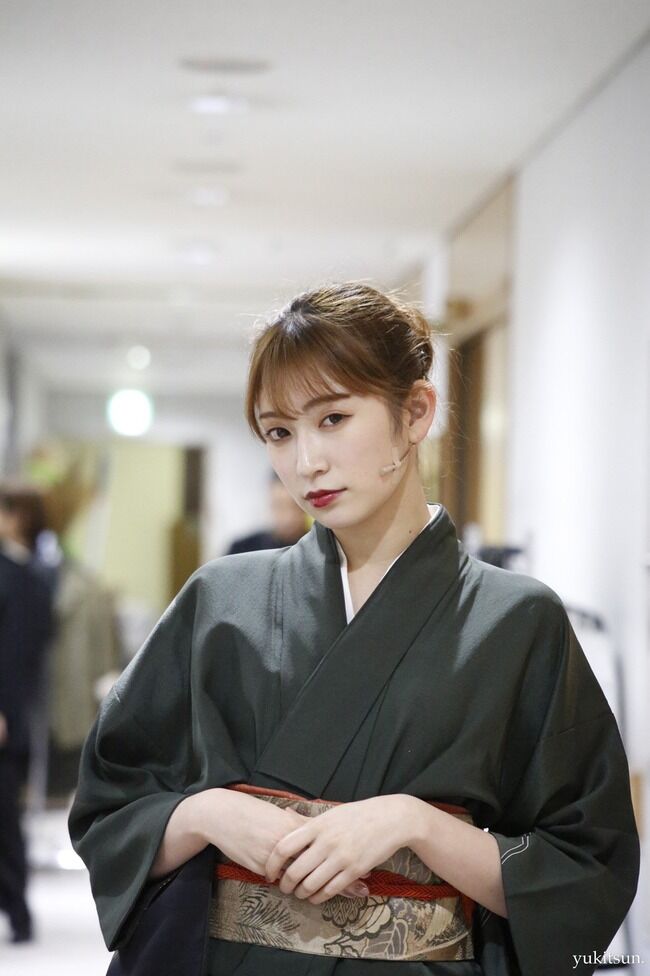 中央日報「日本ガールズグループＮＭＢ４８のメンバー、吉田朱里が元ＫＡＲＡク・ハラさんを哀悼した。」