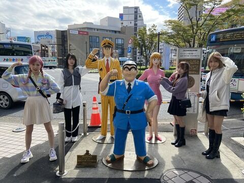 向井地美音が街中にいる婦警さんの乳をいたずらしてしまう・・・・・・
