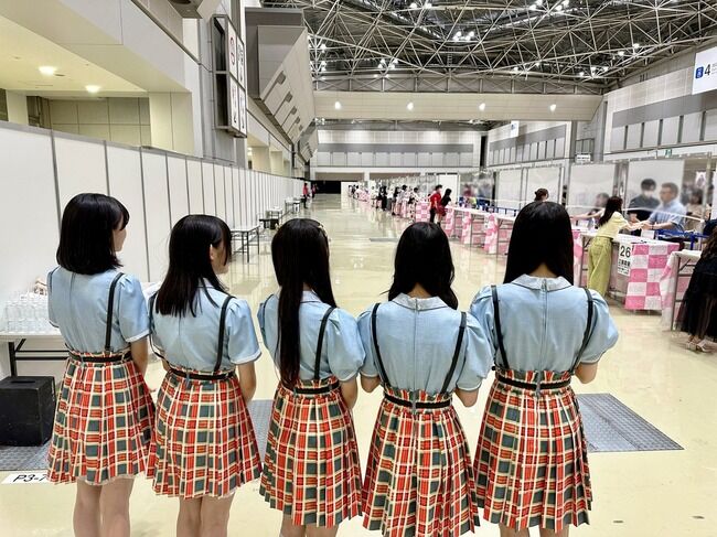 【朗報】僕が見たかった青空メンバーが、AKB48の握手会を見学する