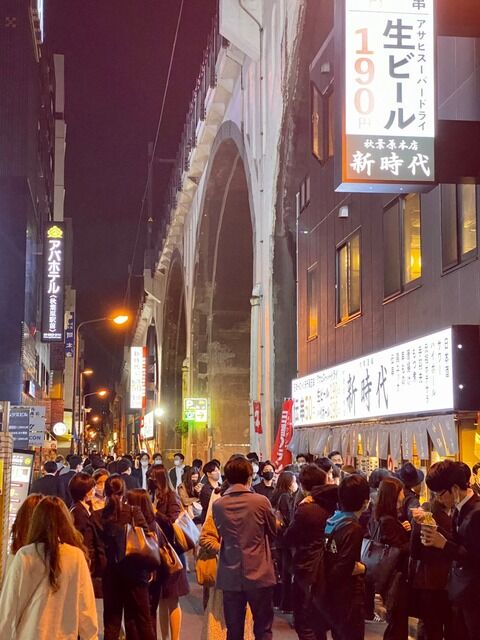俺たちの聖地・秋葉原で唯一営業し続ける飲み屋、人でごった返してすごいことになる…
