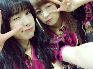 【画像あり】 あーぽんはカワイコちゃんに夢中w【NMB48】
