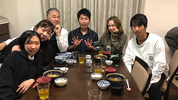 AKB48 大家志津香が「おしかけ！社長のウチで晩ごはん」に出演、社長に突撃取材＆お宅訪問