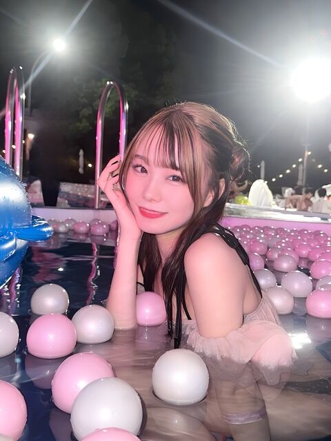 【速報】俺たちの愛理ちゃんとんでもないドスケベ写真投下wwwwwwwwww