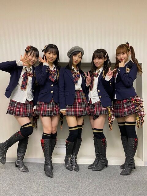 【悲報】AKB48さん、衣装の靴がボロボロ・・・